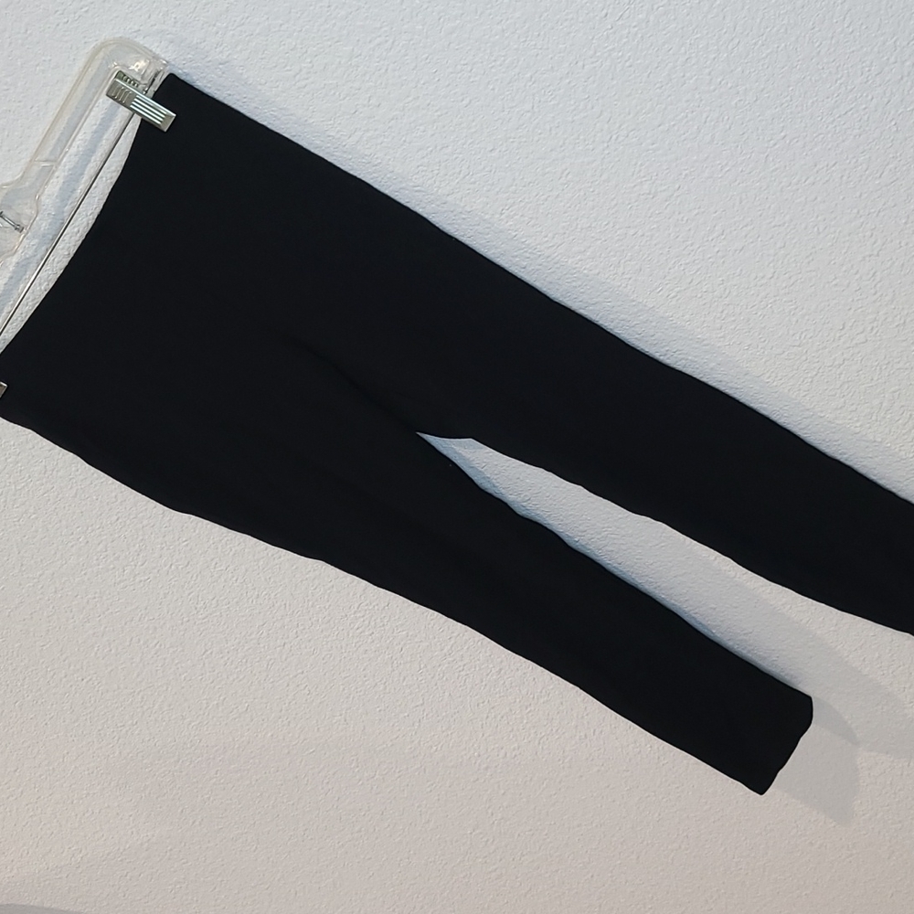 Alice + Olivia employed. Black skinny pants size 4